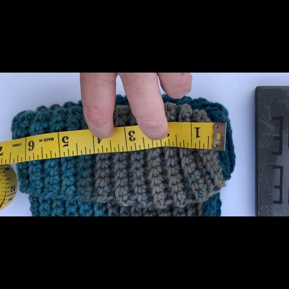 Childs messy bun pony tail hat - Picture 5 of 5